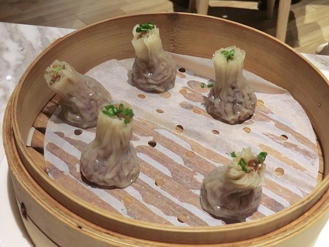 もち米入りシュウマイ（18元）。点心はどれも一人分サイズ