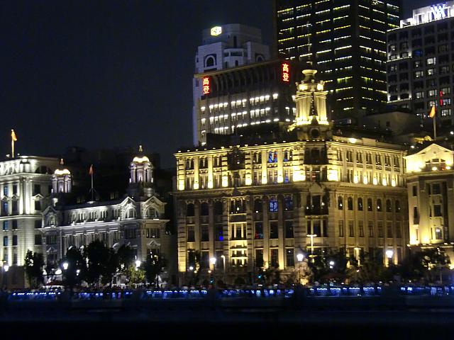 帰りはこんな夜景を眺められます