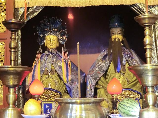 道教ならではの塑像があります