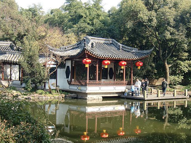 のんびり散策できる「匯龍潭公園」