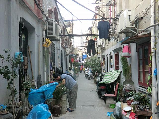 上海らしい石庫門住宅も現役