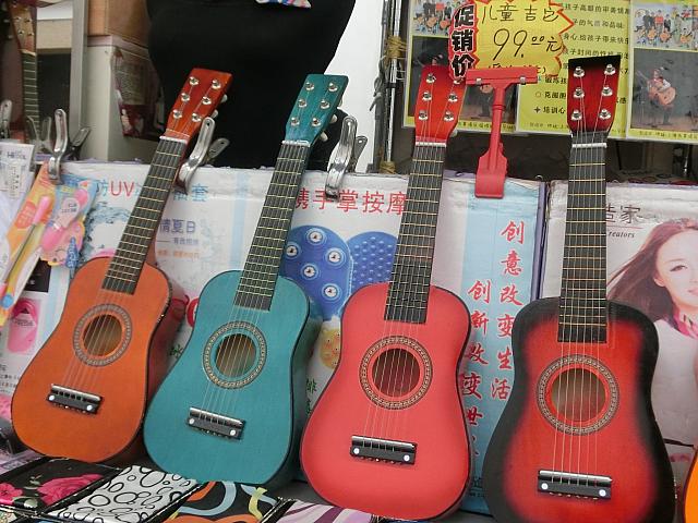よく目についたミニギター