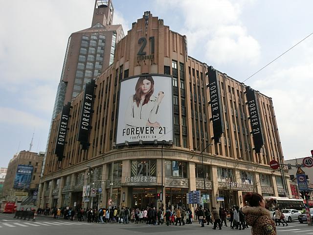 大丸の南側にある「FOREVER21」