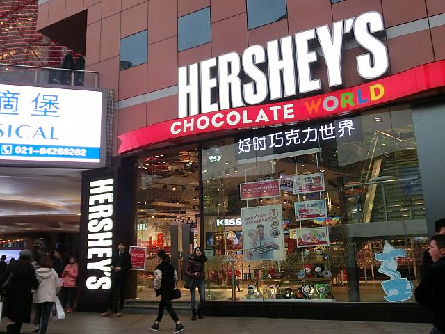 モール内に大型店舗があります