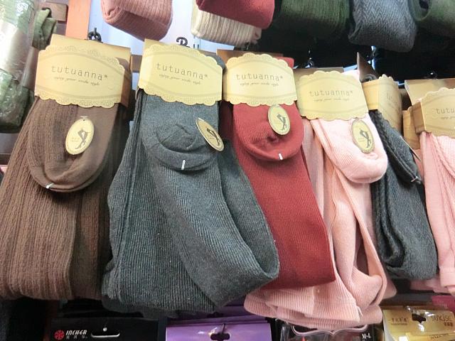 服飾市場の冬小物はいくつあっても◎