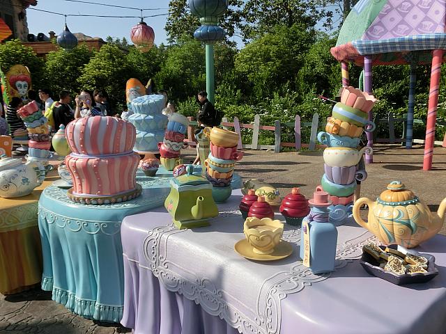 ゴールにお茶会のテーブルが