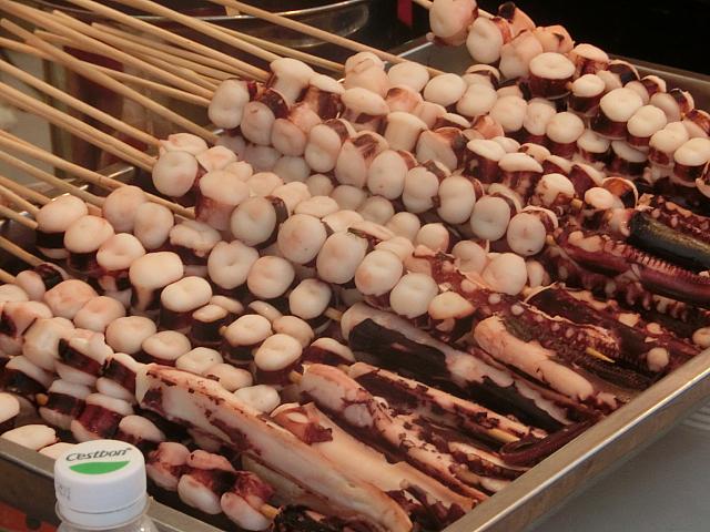 タコの串焼き
