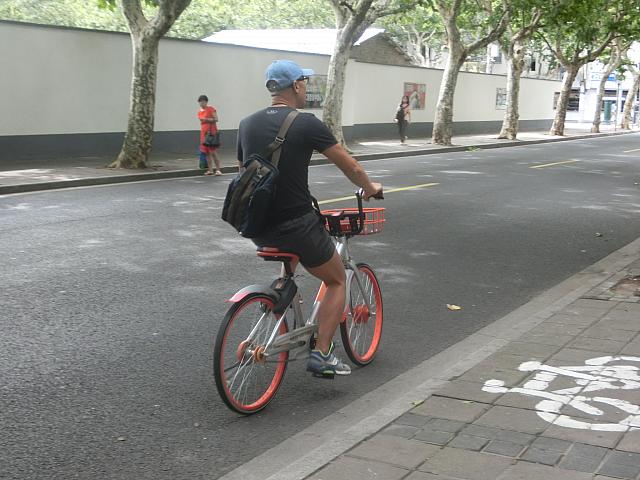 右側通行です