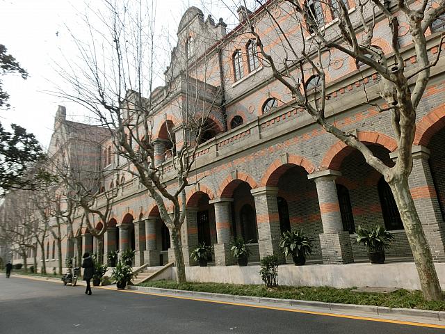 「交通大学」のキャンパス内です