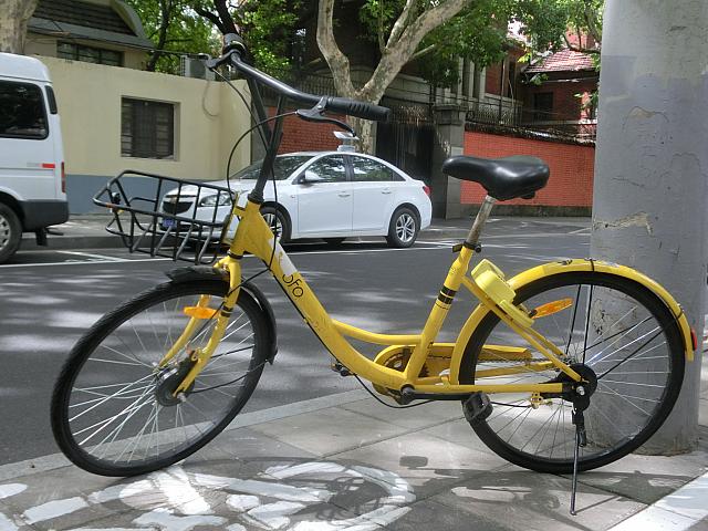 この黄色いシェアバイクを利用できます