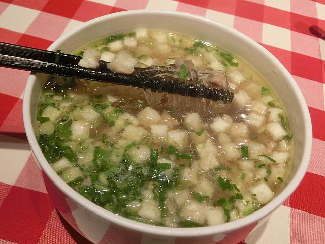 クルトンみたいなのは角切りのナン