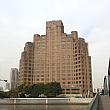 西側にある上海大厦（ブロードウェイ・マンションホテル）はまだまだ営業中です