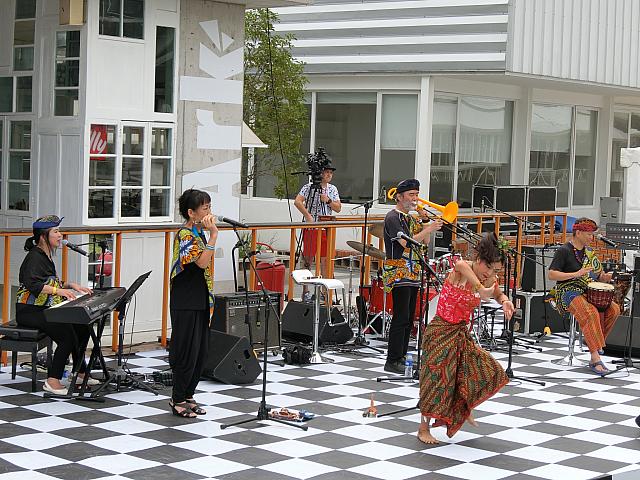 ビンタン・アジア。日本人アーティストも参加しています