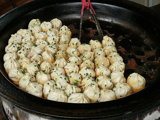 もちろん生煎（焼き小籠包）も豚肉