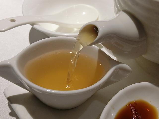 キノコ系は澄んでいます。こんな風に、土瓶蒸しみたいに提供するお店も