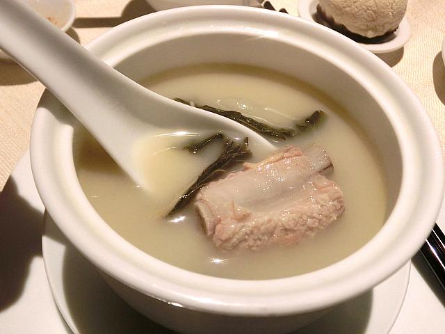 豚スペアリブのスープ
