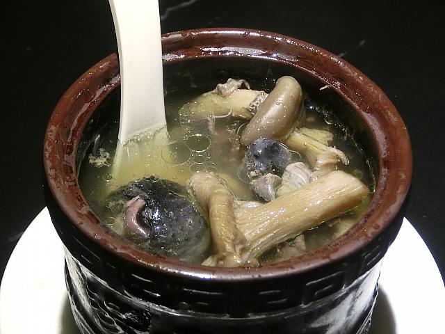 烏骨鶏とキノコのスープ