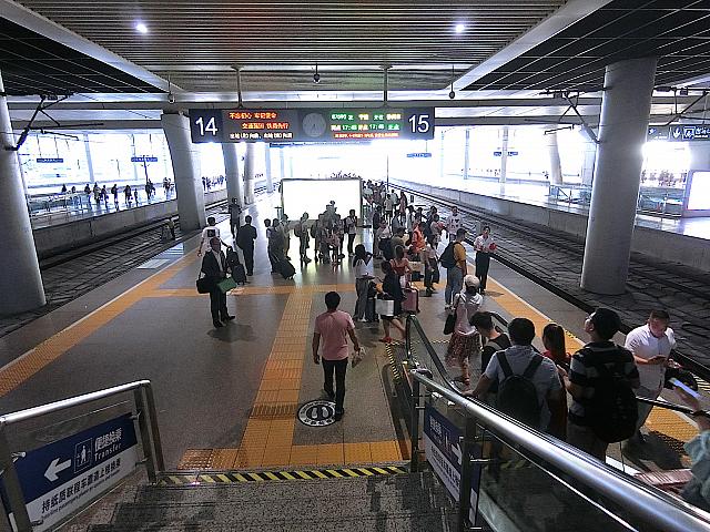 ホームに降ります