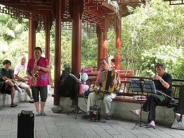 地元の人の集いや