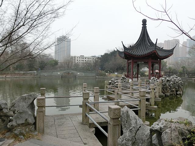 やや郊外にある市民公園です