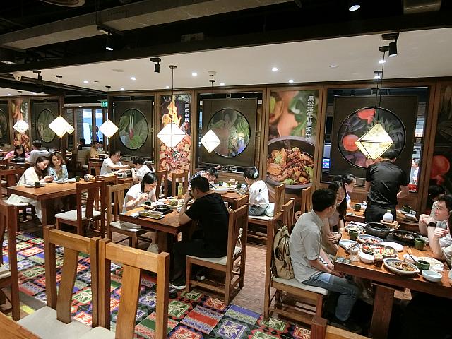 「美羅城」内のチェーン店「雲海肴」にて。チェーンでこれだけ本格的でおいしいって、雲南料理は偉大だと思います