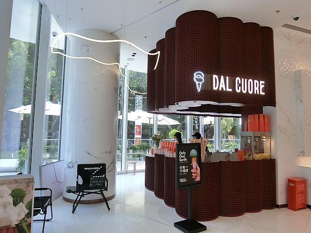 館内には地球アイスでお馴染みの「DEL CUOLE」も