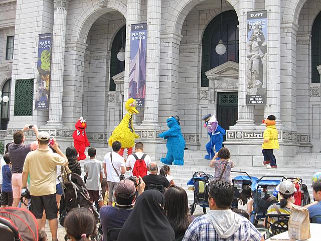 こんなに近くでエルモ達を見ることが出来ます！