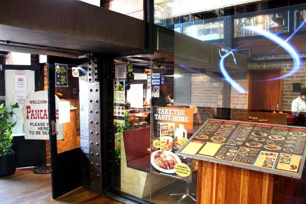 ＜お店の入口はこんなかんじ。＞