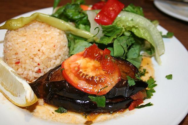 Imam Bayildi （ナスの間にソテーしたピーマンなどの野菜を挟んだグリル）A$12.90 