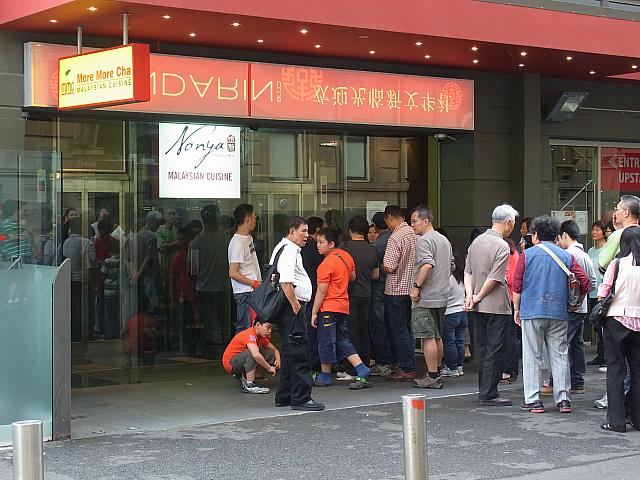 行列のできるマレーシア料理店「Nonya」。