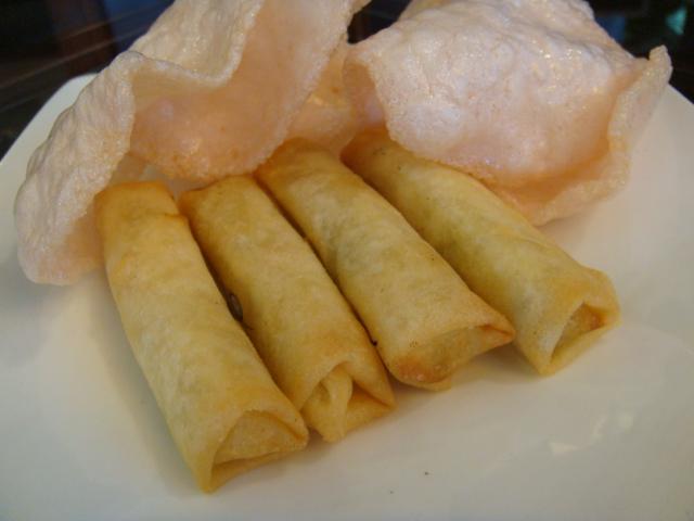 箸休め的存在で大活躍の春巻き。小さいのでパクパクっと食べれてしまいます。