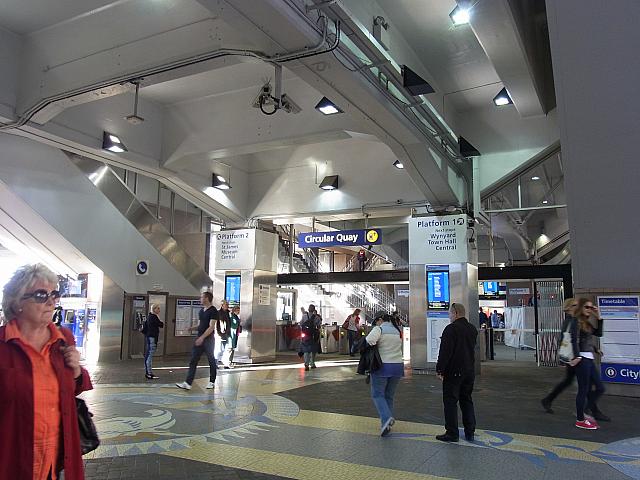 高架下にあるサーキュラー･キー駅