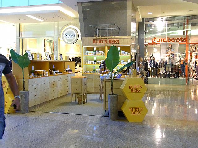 バーツビーズ　Burt\'s Bees