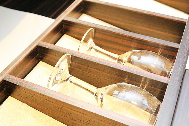 デラックスルームからワイングラスが備品に加わります。