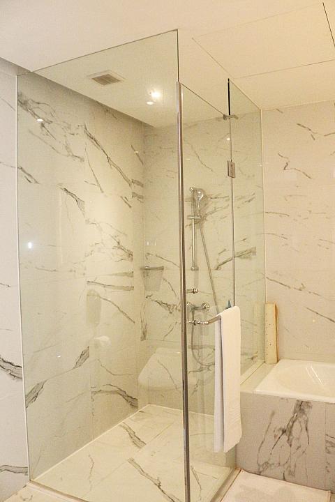 シャワーブース