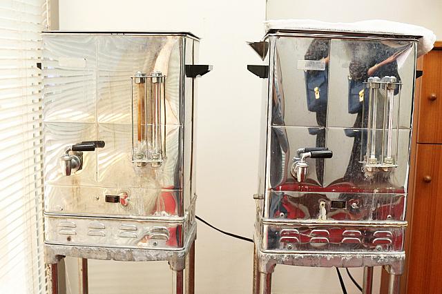 オープン当初から使っているホットタオルの機械