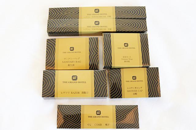 歯ブラシ、櫛、シェーバー、シャワーキャップ