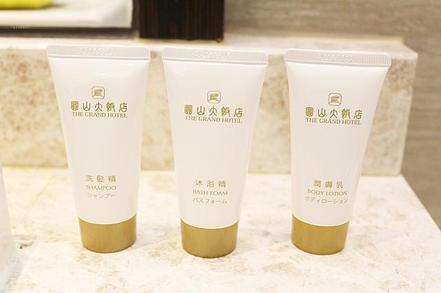 オリジナルのシャンプー、コンディショナー、ボディソープ