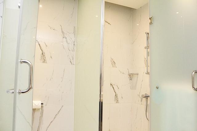 シャワーブース