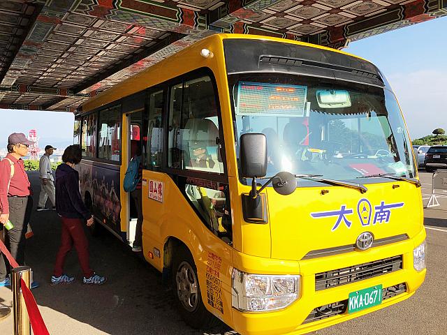 圓山大飯店本館前のシャトルバス乗り場