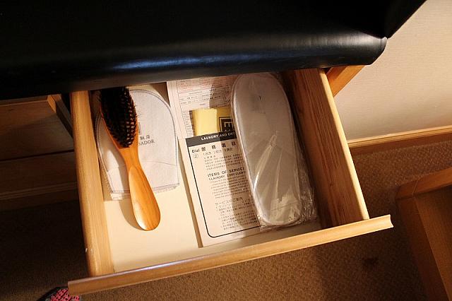 スリッパは引き出しにありました！