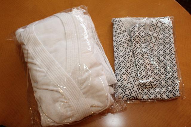 このタイプのお部屋には浴衣のほかにバスローブも用意されていました