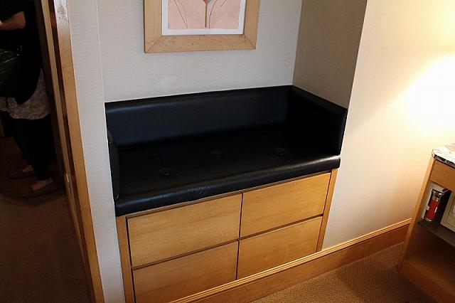 一人で宿泊の場合はゆったりと荷物が置けそうです