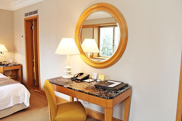 落ち着きあるテーブル