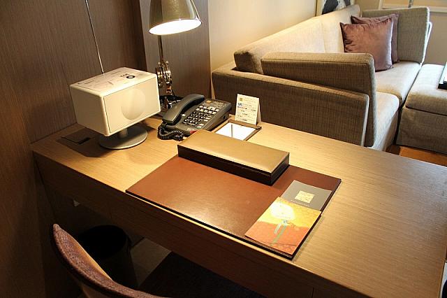 デスクはソファールームのそばにさりげなくあります