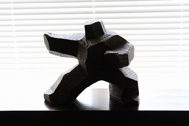 お部屋にあるこの彫刻は台湾の作家「朱銘」のもの