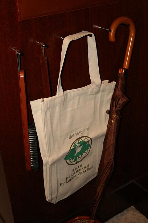 傘、エコバッグ、ブラシなど