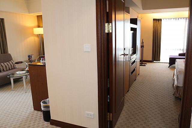 入口を入ると2部屋あります