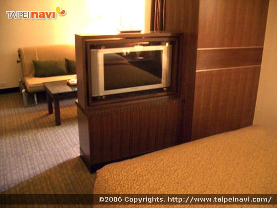 スペースをとらない液晶テレビが全室に