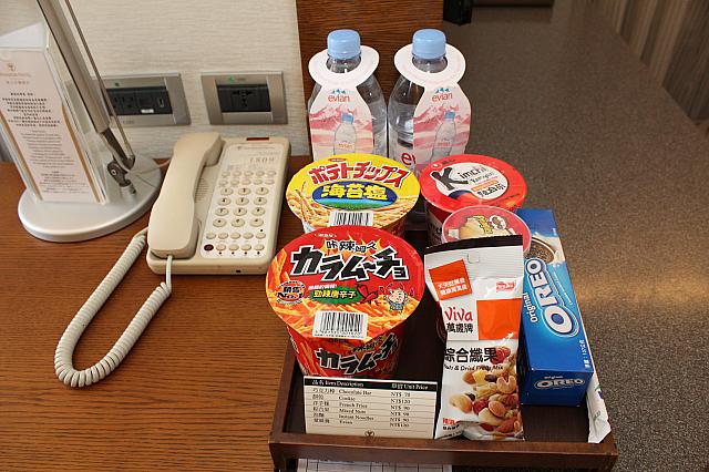 有料のスナック菓子やevianウォーター